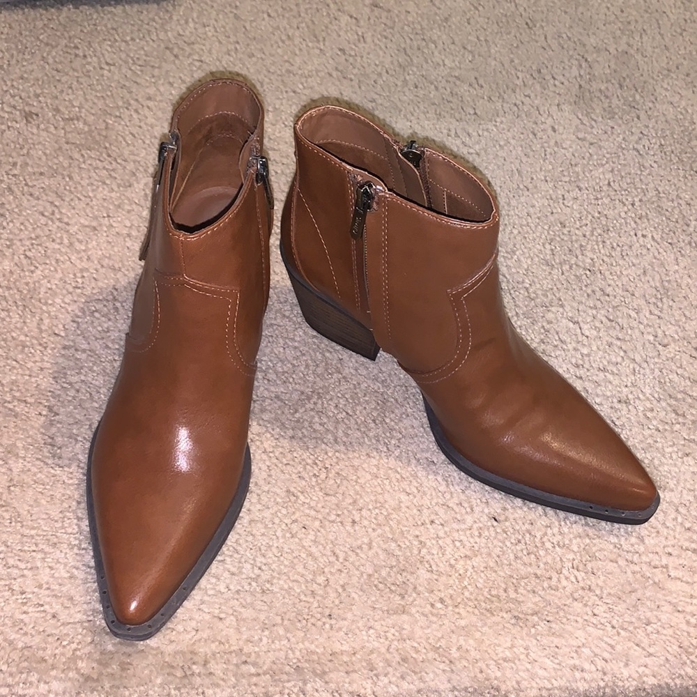 Whistler Saddle Tan Ankle Boots in size 9 NWT Circus by Sam Edelman
